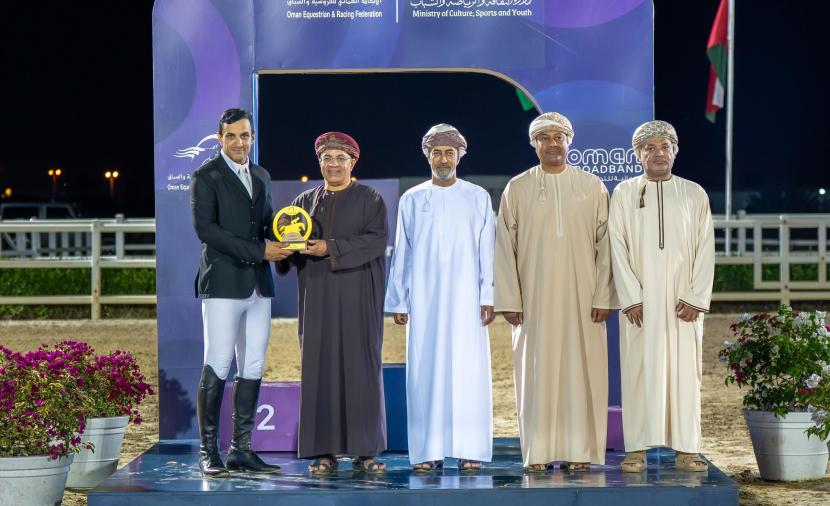 شرطة الخيالة تتألق في قفز الحواجز وتتوج بألقاب فردية مميزة 