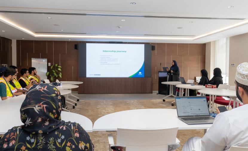 "العُمانية لنقل الكهرباء" تنمي مهارات 22 طالبا في بيئة العمل 