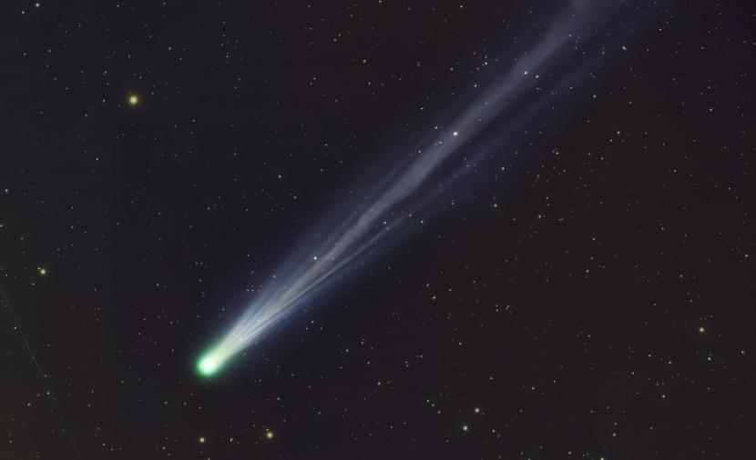 بالصور.. رصد المُذنّب 