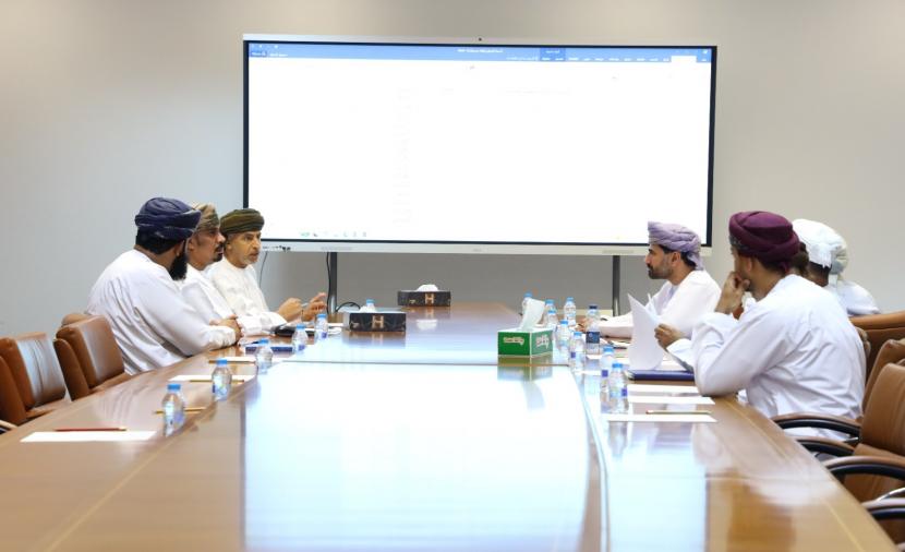 والي مسقط يستعرض مسميات الشوارع المقترحة ضمن مشروع "العنونة" 