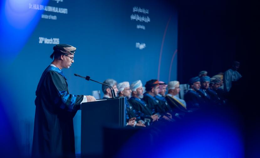 الجامعة العربية المفتوحة في عُمان تحتفل بتخريج الدفعة الرابعة عشرة 