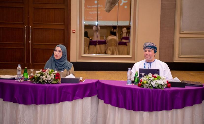 استعراض جهود تطوير المنظومة التعليمية والتحول الرقمي في ظفار مع التأكيد على الشراكة المؤسسية