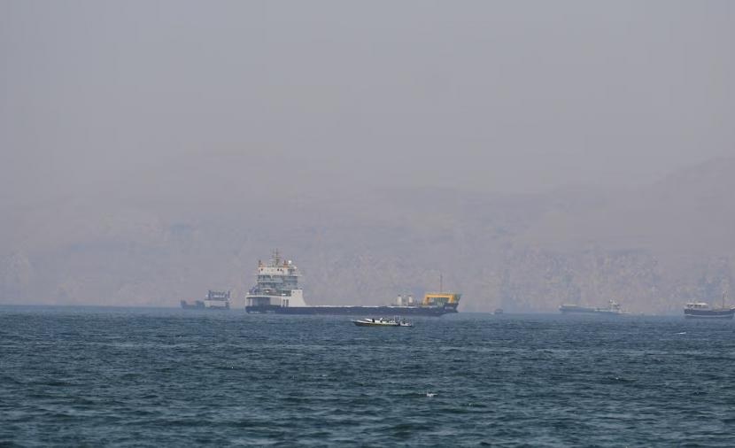 ترامب يتراجع.. وإيران تصعّد في "هرمز" 