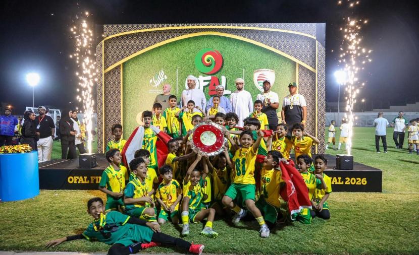 تتويج الفائزين في ختام بطولة الأكاديميات الكروية 