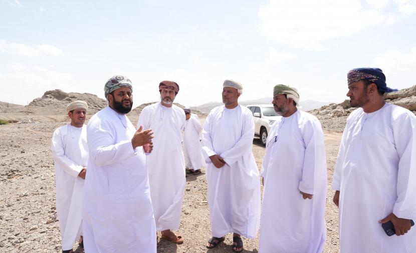 محافظة الداخلية تبحث الحلول المستدامة للحد من تأثيرات الحالات الجوية 