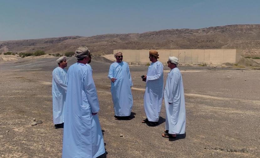 والي أدم يستعرض الاحتياجات المجتمعية وجهود تنفيذ المشروعات التنموية