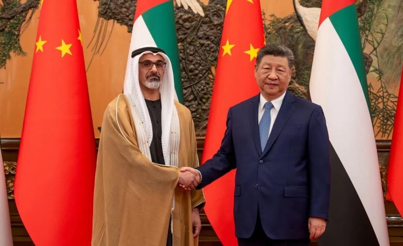 ولي عهد أبوظبي يصل الصين.. ويعقد مباحثات مع شي جين بينغ