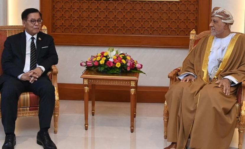 السيد شهاب يستعرض العلاقات الثنائية بين عُمان وتايلند 