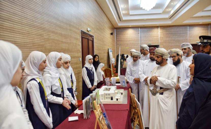 "المرأة العمانية" بالرستاق تعزز الوعي المجتمعي بحقوق الطفل وسبل حمايته 