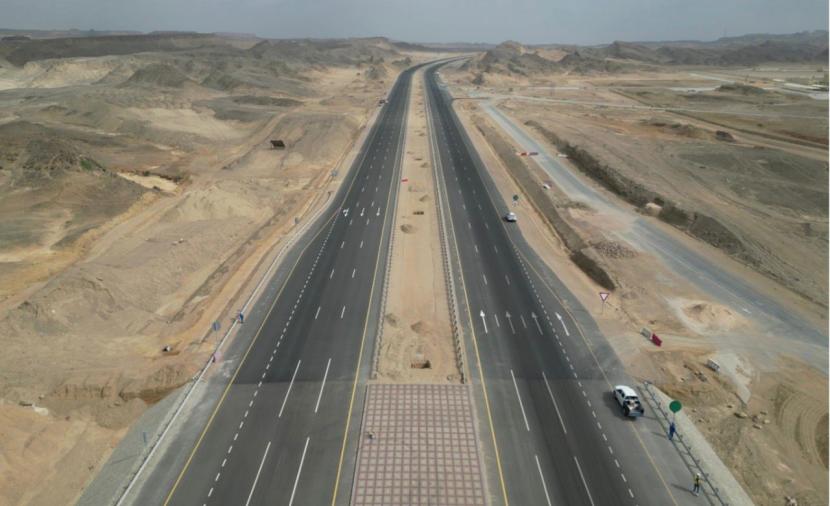 تحقيق نسب إنجاز متقدمة في مشروعات الطرق بـ