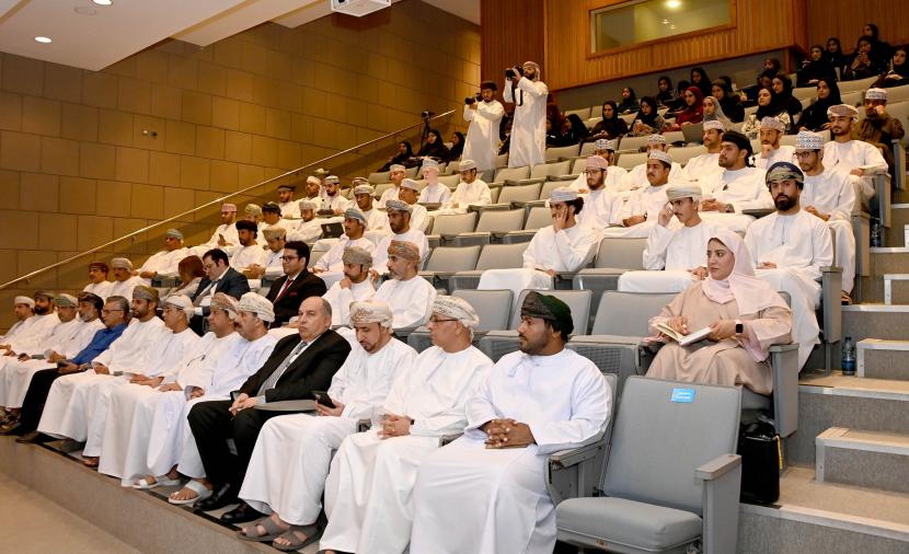جامعة السلطان قابوس تُعزز وعي الطلبة بمواد قانون الإعلام ولائحته التنفيذية 