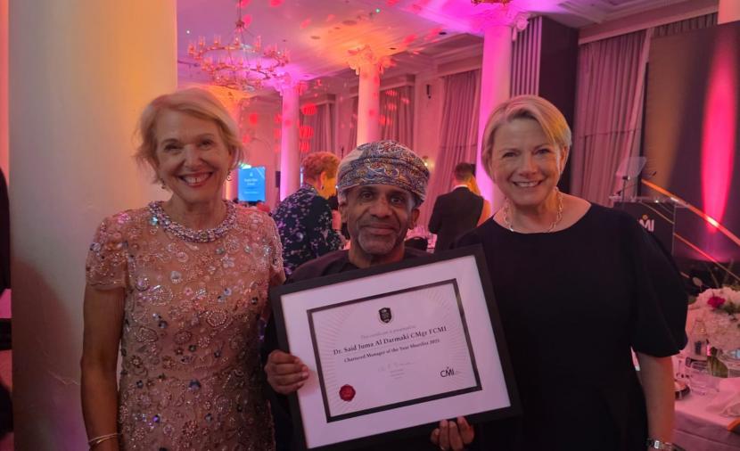 كفاءة عُمانية تحصد ترشيحًا دوليًا في القيادة والإدارة 