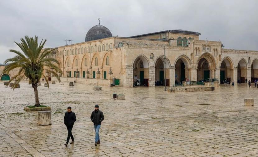 بالفيديو.. دموع وسجود في أولى لحظات افتتاح المسجد الأقصى المبارك