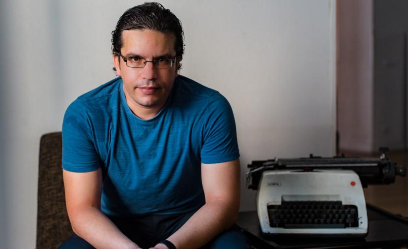 سعيد خطيبي: "أغالب مجرى النهر" تأمل في هشاشة الذاكرة حين تتخلى عن وظيفتها الأولى 