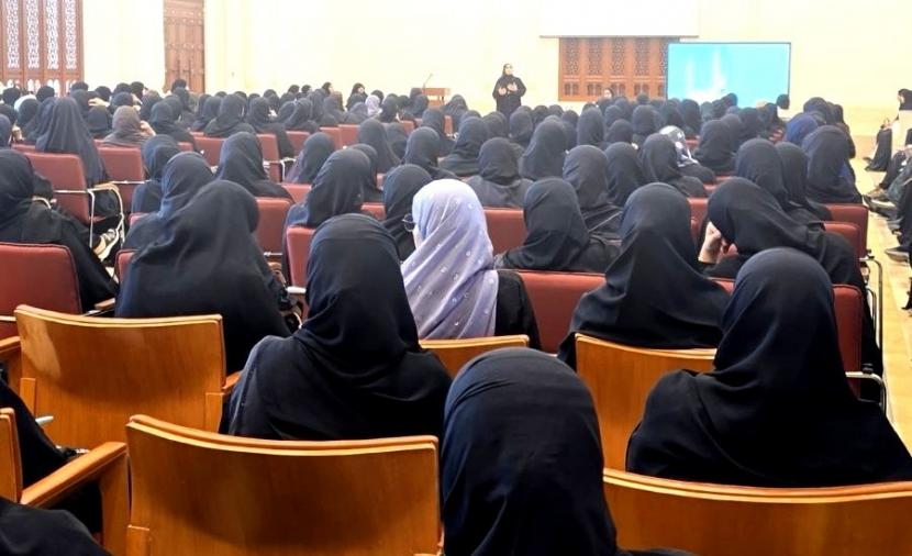 400 مشاركة في دورة 