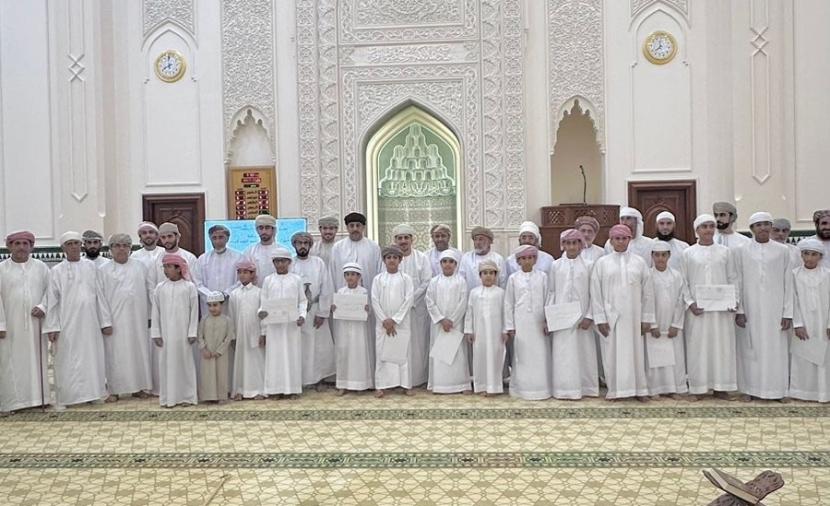 تكريم 170 من حفظة القرآن في "مسابقة مكتب والي دبا" 
