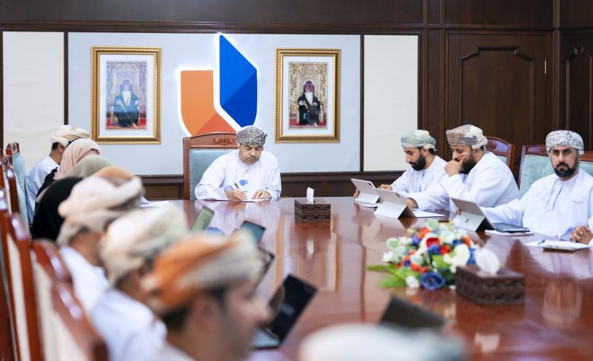 مناقشة تطوير البرامج الأكاديمية وإطار التعليم والتعلُّم في جامعة التقنية والعلوم التطبيقية 