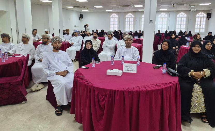 تعليمية البريمي تنظم "ملتقى الدراسات التربوية" 
