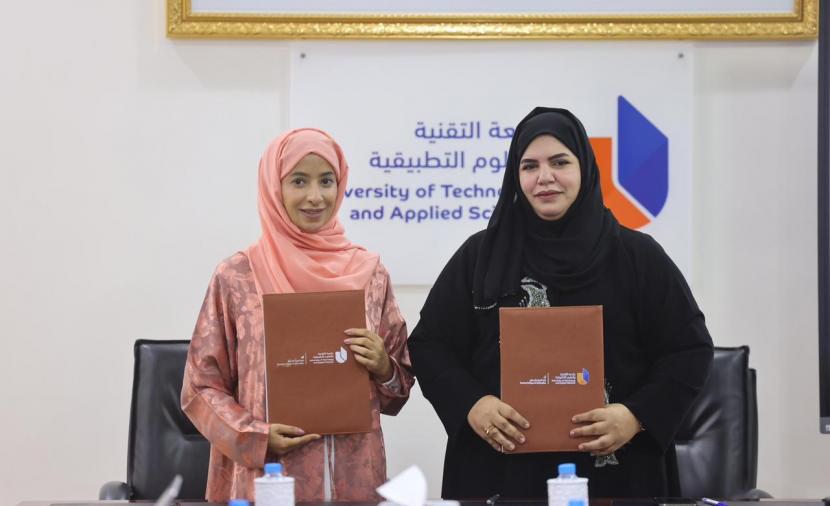 كلية التربية بالرستاق توقع مذكرة تعاون لتطوير الكفاءات الوطنية 
