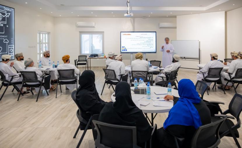 برنامج تدريبي لتعزيز مهارات الكتابة الإدارية والإبداعية بشمال الباطنة