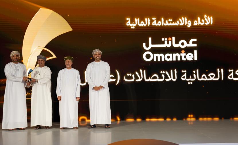 فوز "عمانتل" بجائزتي "الأداء والاستدامة المالية" و"الاستثمار الاجتماعي" 