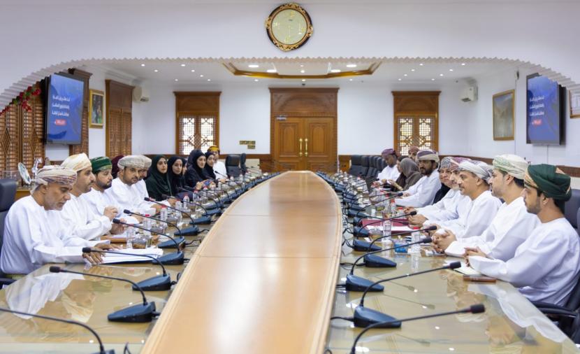 وزير "التجارة والصناعة" يبحث جهود تعزيز الاستثمارات ودعم قطاع الأعمال في شمال الباطنة 
