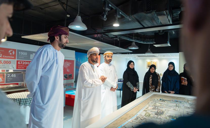 مركز الشباب و"ميناء صحار" يختتمان برنامج الاستدامة
