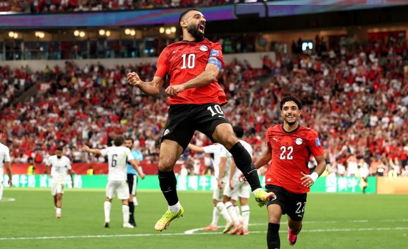 مصر تصنع التاريخ في "المونديال".. وصلاح وشوبير على درب الأمجاد 