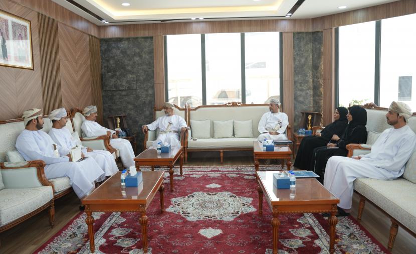 وزير الإعلام يبحث مع محافظ جنوب الشرقية جهود تطوير منظومة العمل الإعلامي 