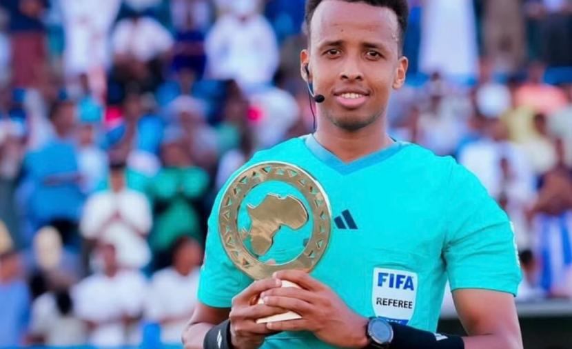 بالفيديو والصور.. استقبال حافل للحكم الصومالي عمر 