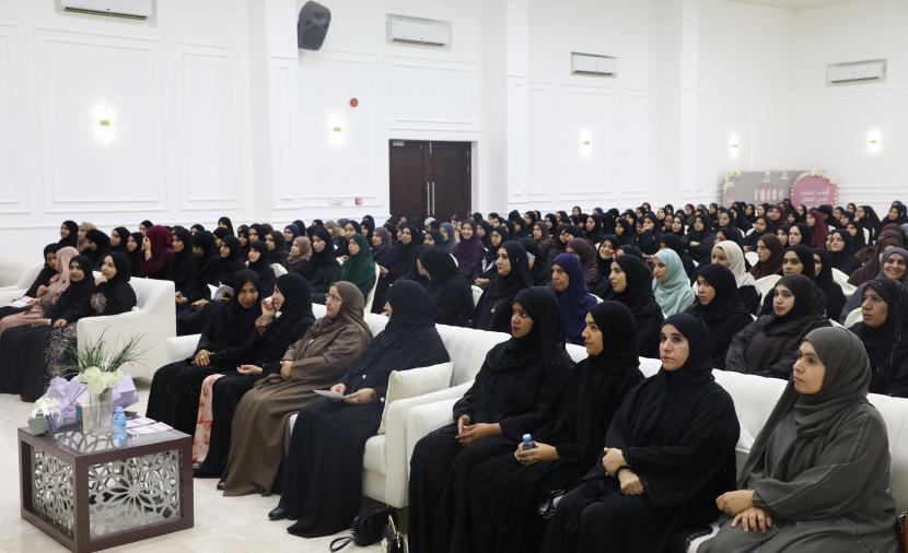 "تعليمية الداخلية" تكرم المجيدات في مؤسسات التعليم المبكر ببهلاء والحمراء 