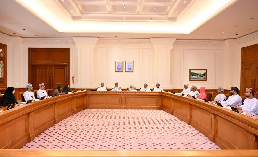 "العمل" تستعرض في "الدولة" جاهزية الكوادر الوطنية لتلبية متط