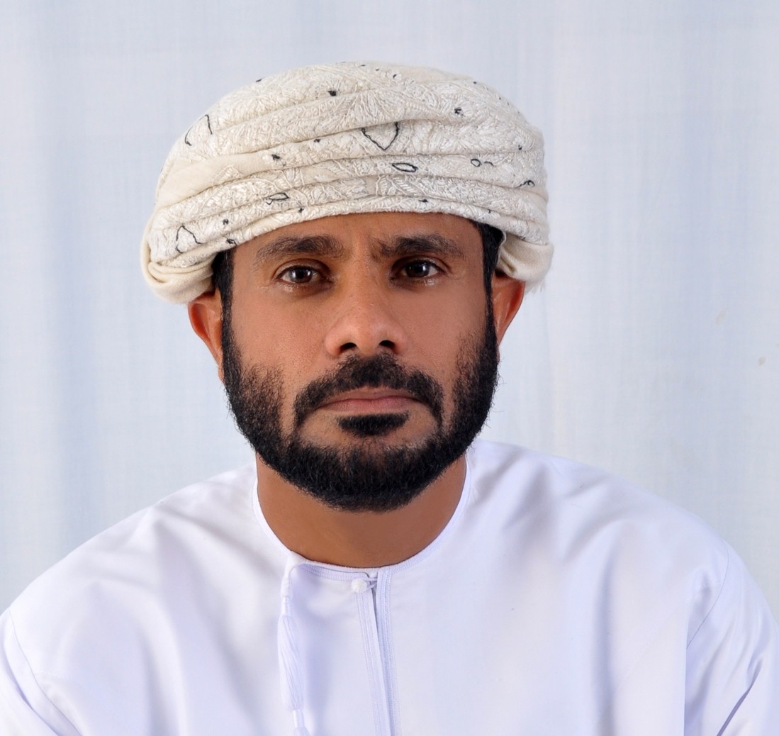 الطالب مسعود والدكتور أحمد درويش