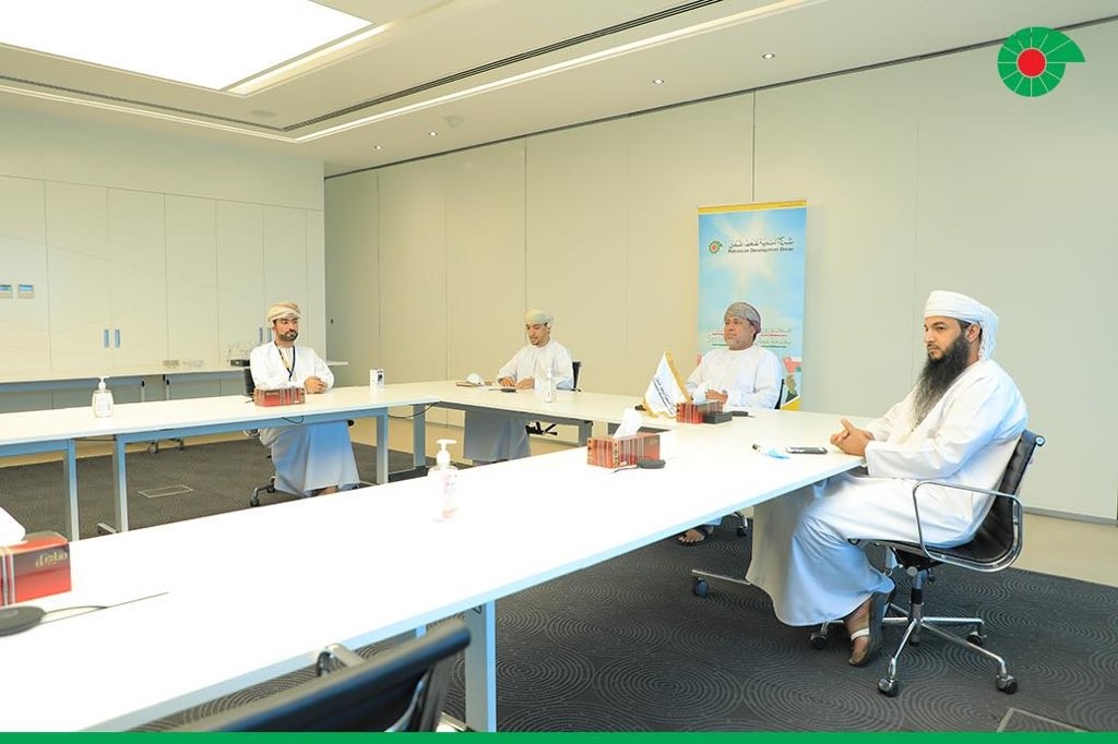 توقيع اتفاقية.jpg