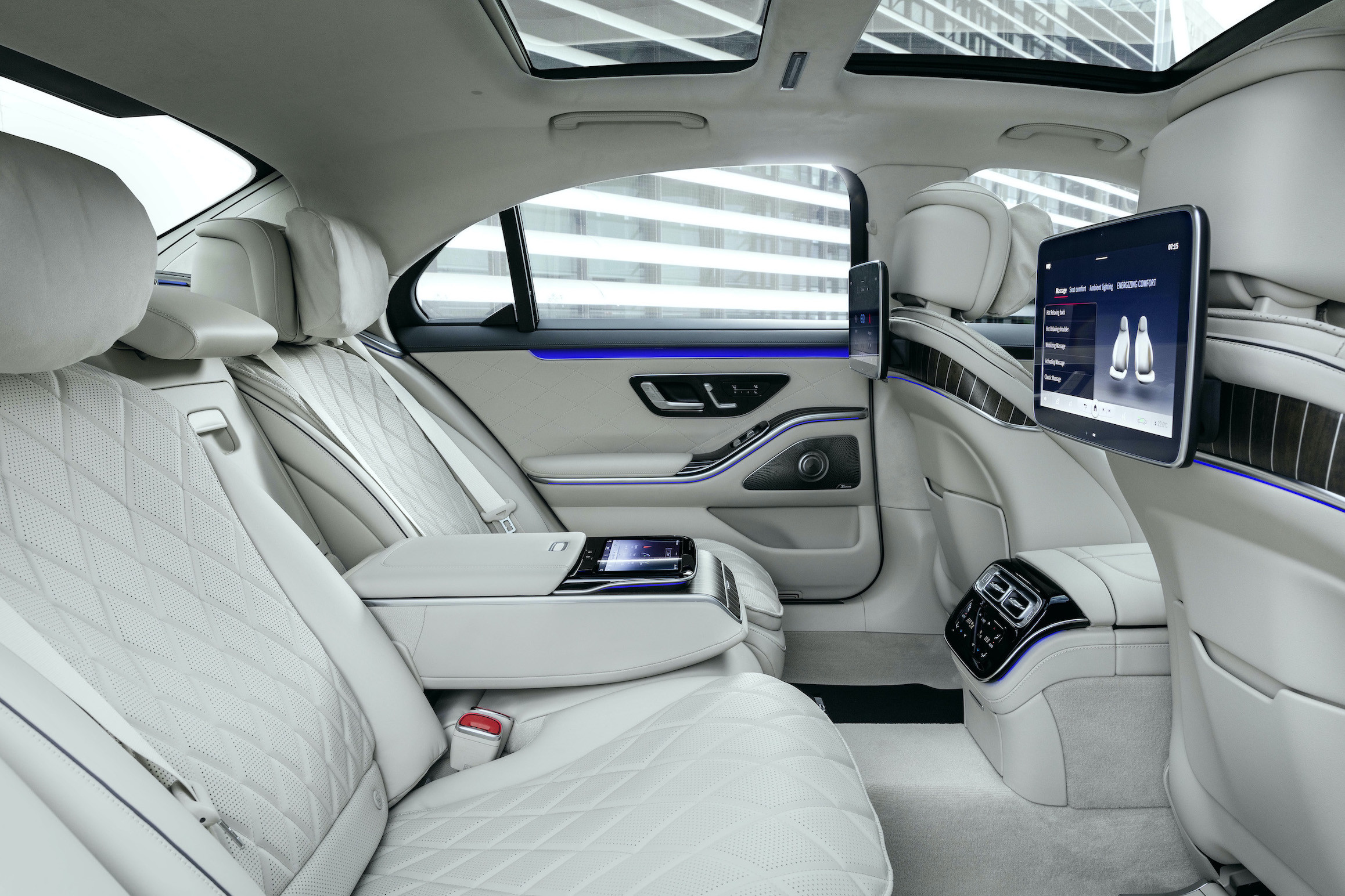 Interior design of the new S-Class (2).jpg