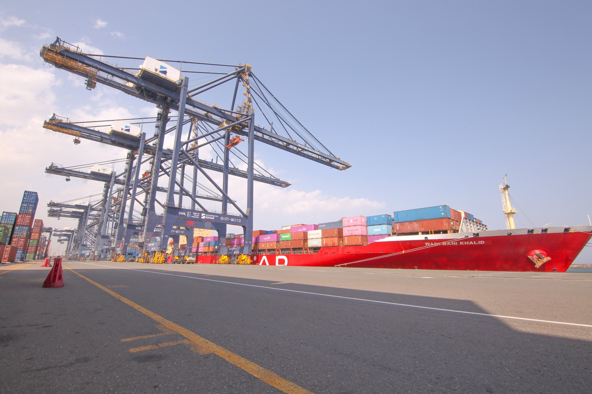 ميناء صحار.jpg