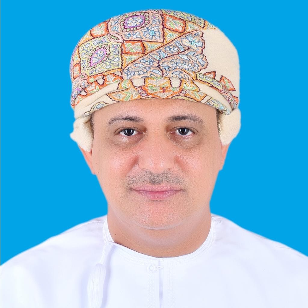 الدكتور سرحان بن سالم الزيدي مدير عام الخيالة السلطانية.jpg