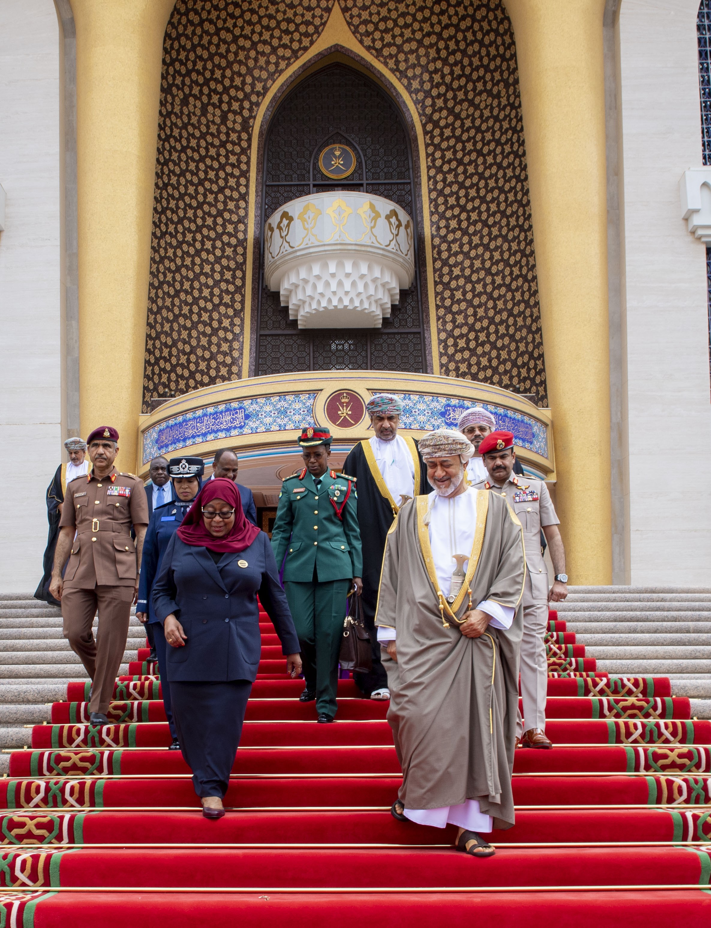 السلطان مع الرئيسة التنزانية3.jpg