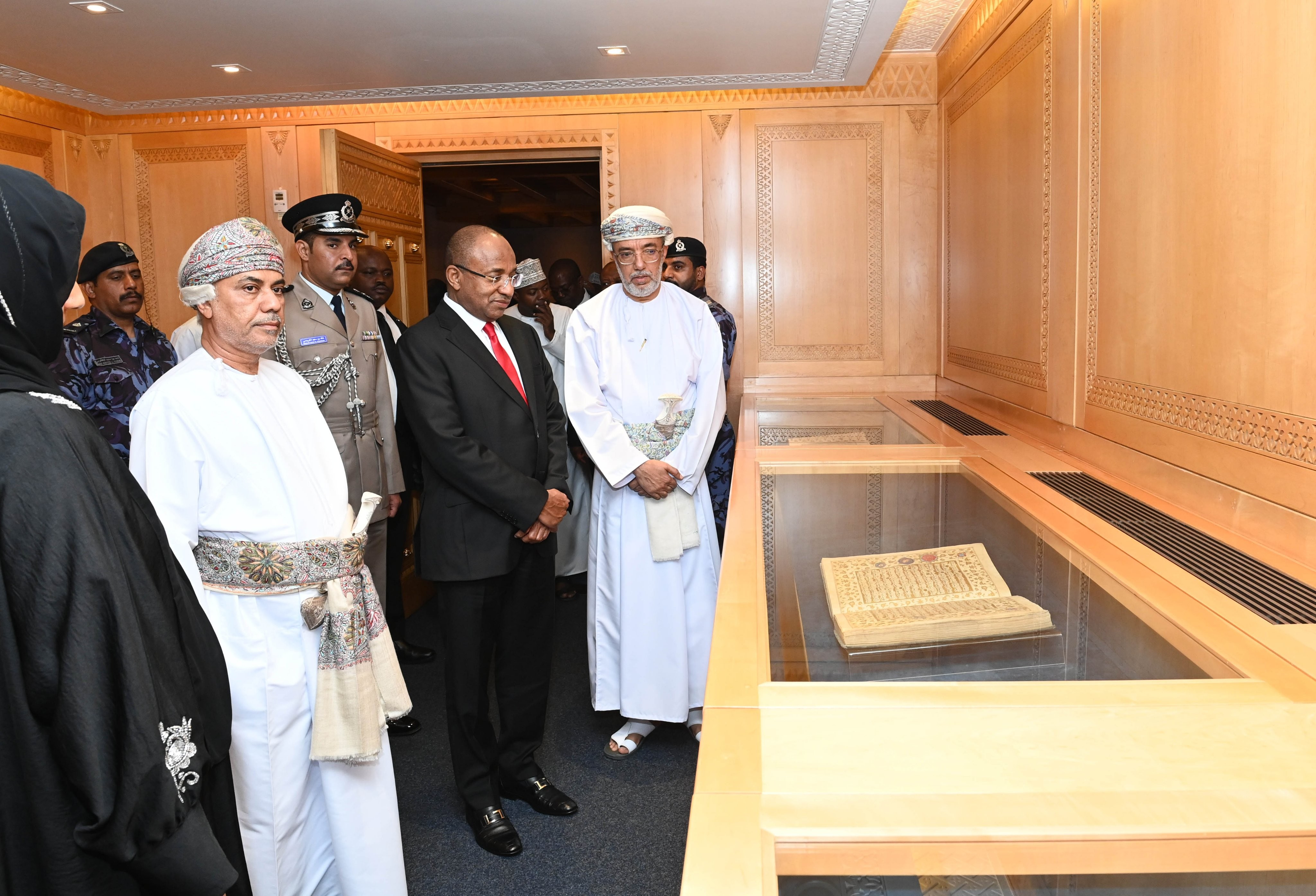 يزور الجامع الأكبر1.jpg