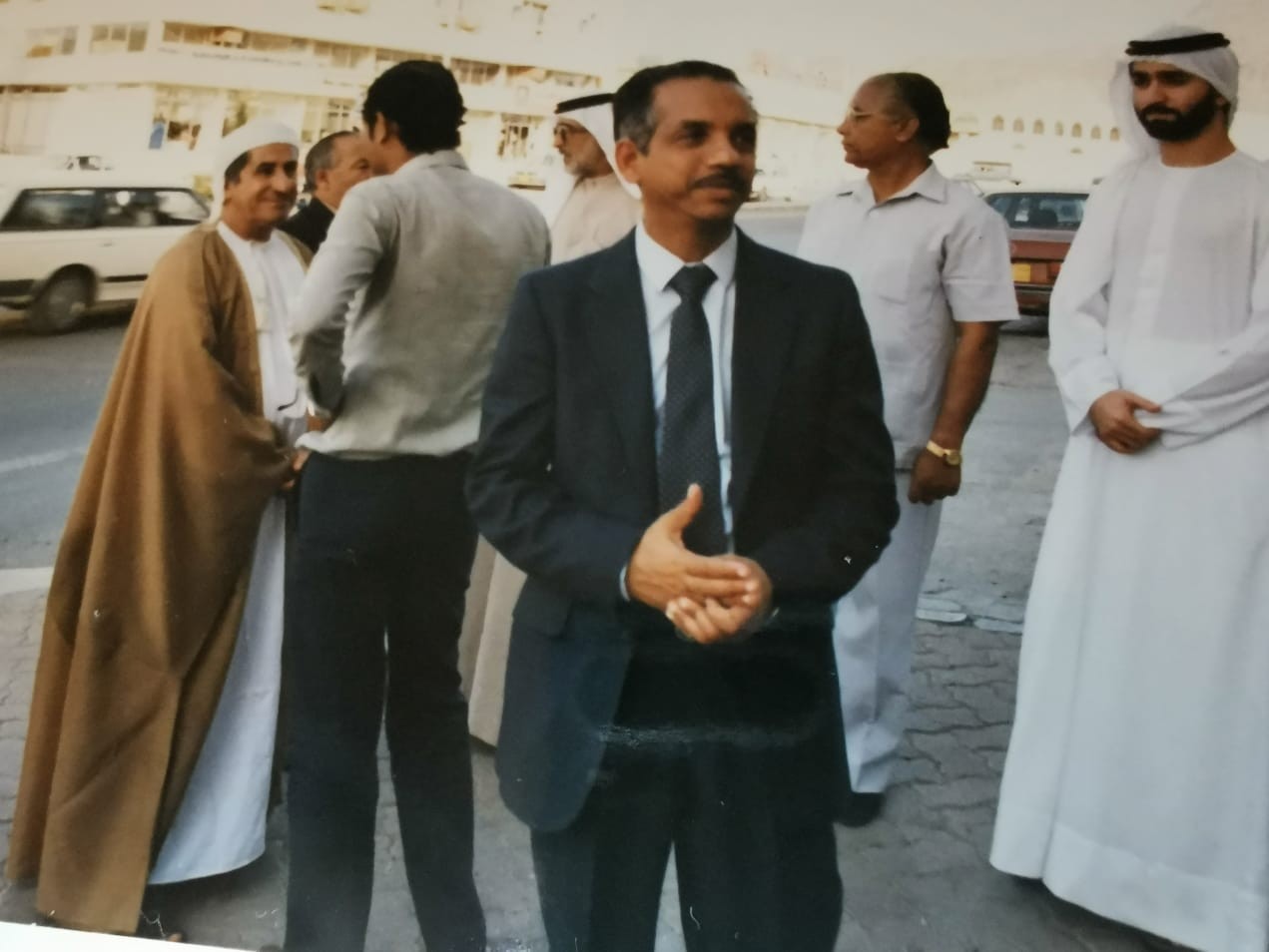 الشيخ حمد بن عيسى الطائي في افتتاح فرع لشركة الهاشمي في مسقط.jpg