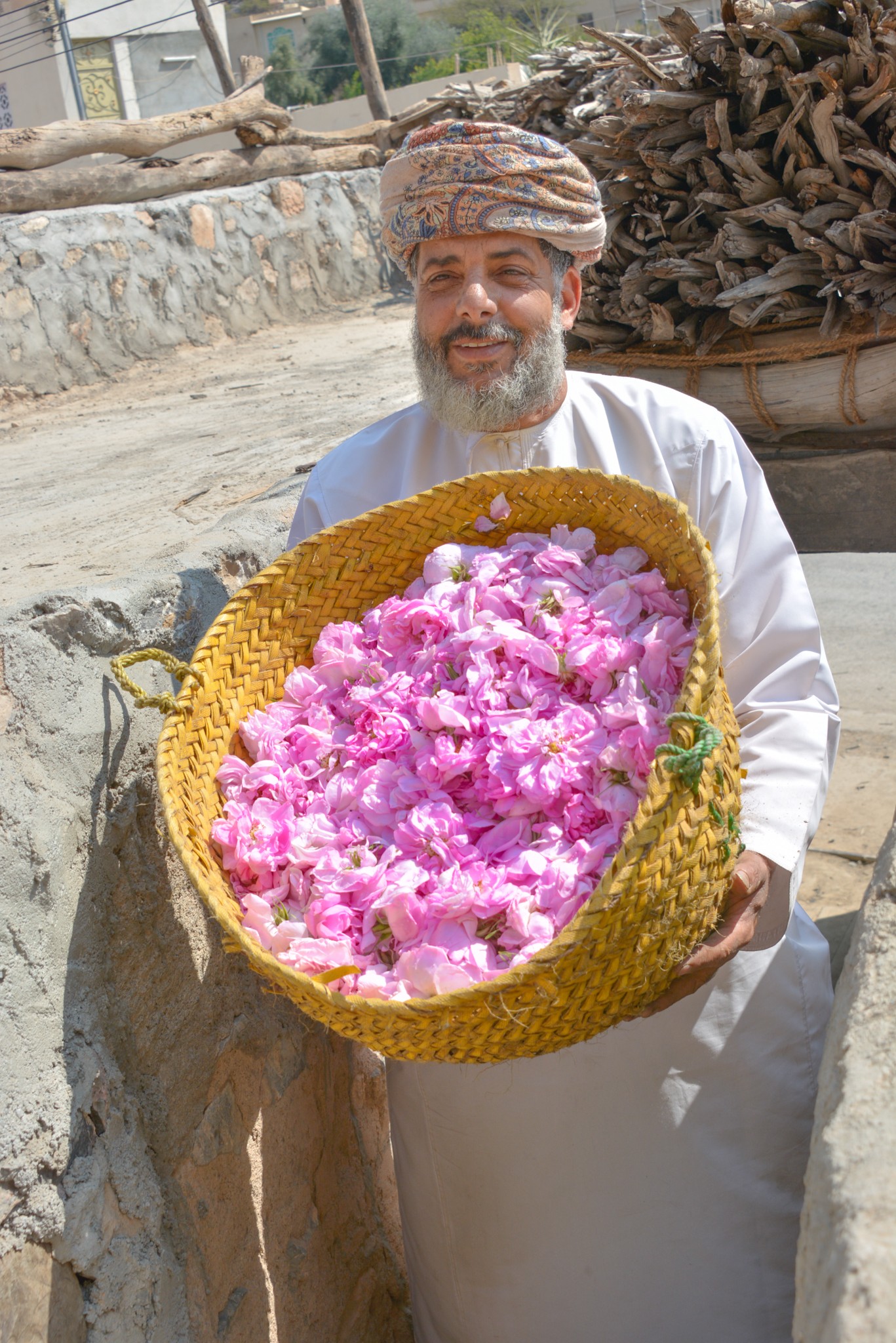 سالم بن سيف بن هلال التوبي صاحب مصنع الورد بيت السرح.JPG
