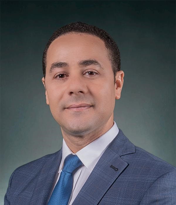 الدكتور احمد ثابت.jpg