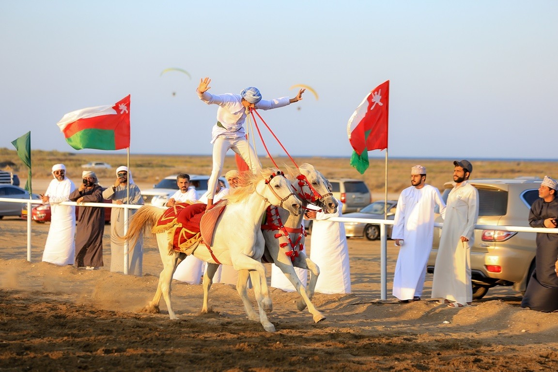 من مهارات عرضة الخيل.jpg