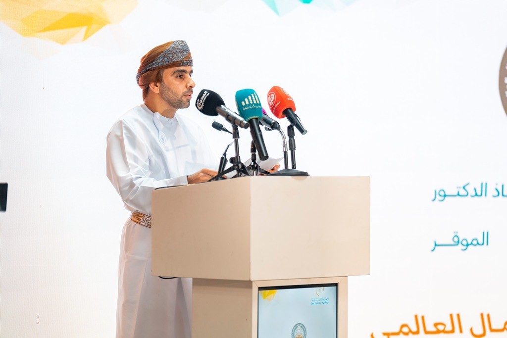 مقدم الحفل رشيد العامري.jpg