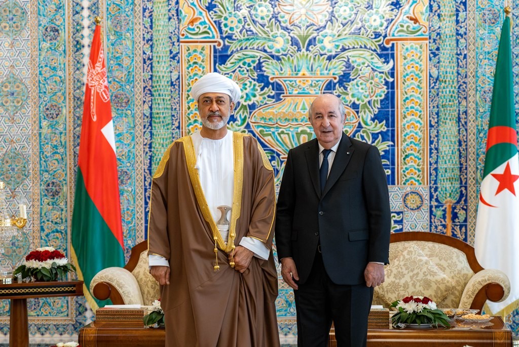 جلالة السلطان اللقاء الودي الجزائر  (5).jpg