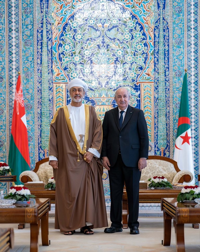 جلالة السلطان اللقاء الودي الجزائر  (3).jpg