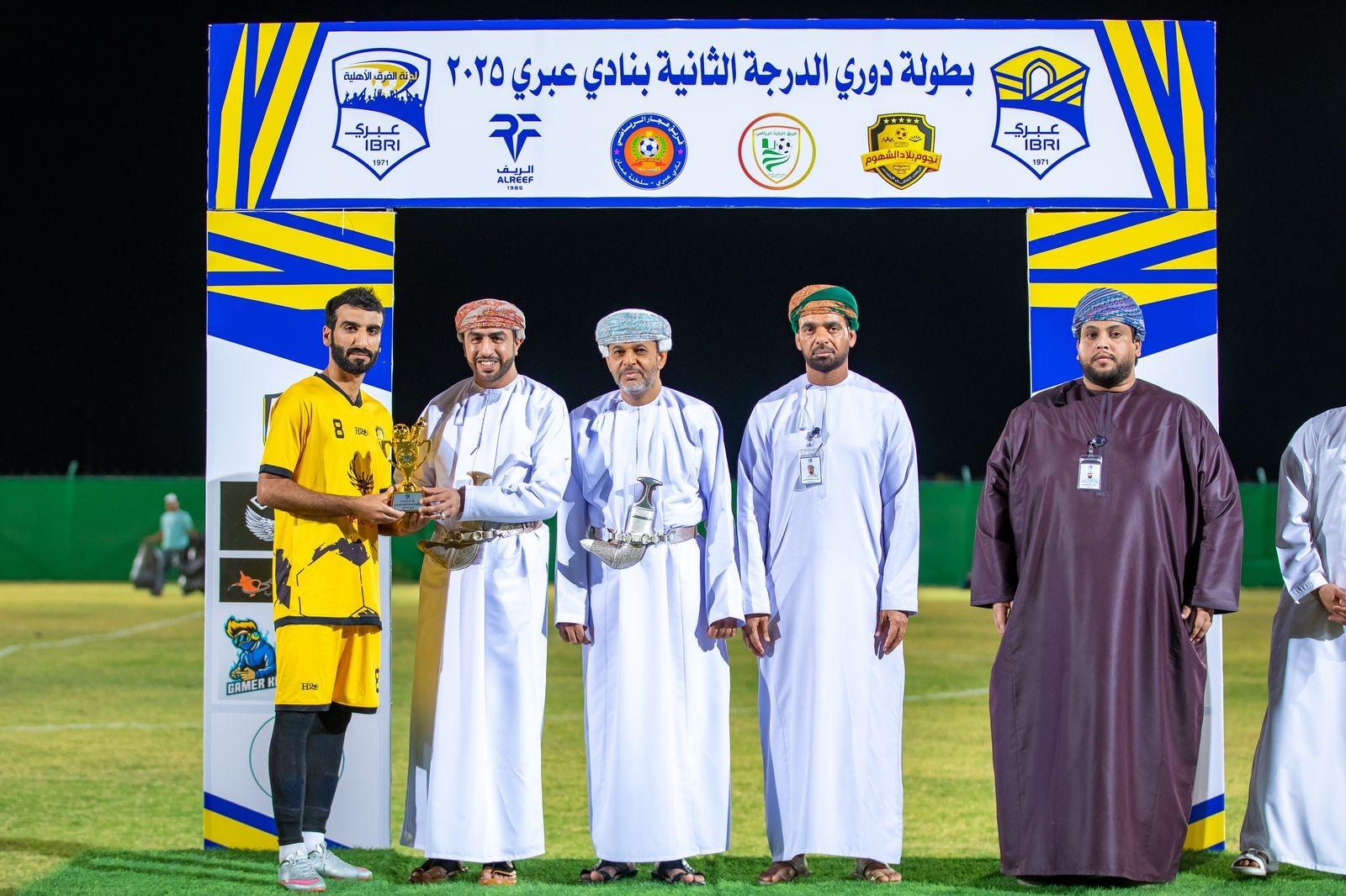 نادي عبري (2).jpg