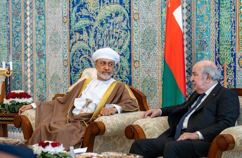 جلالة السلطان اللقاء الودي الجزائر  (6).jpg
