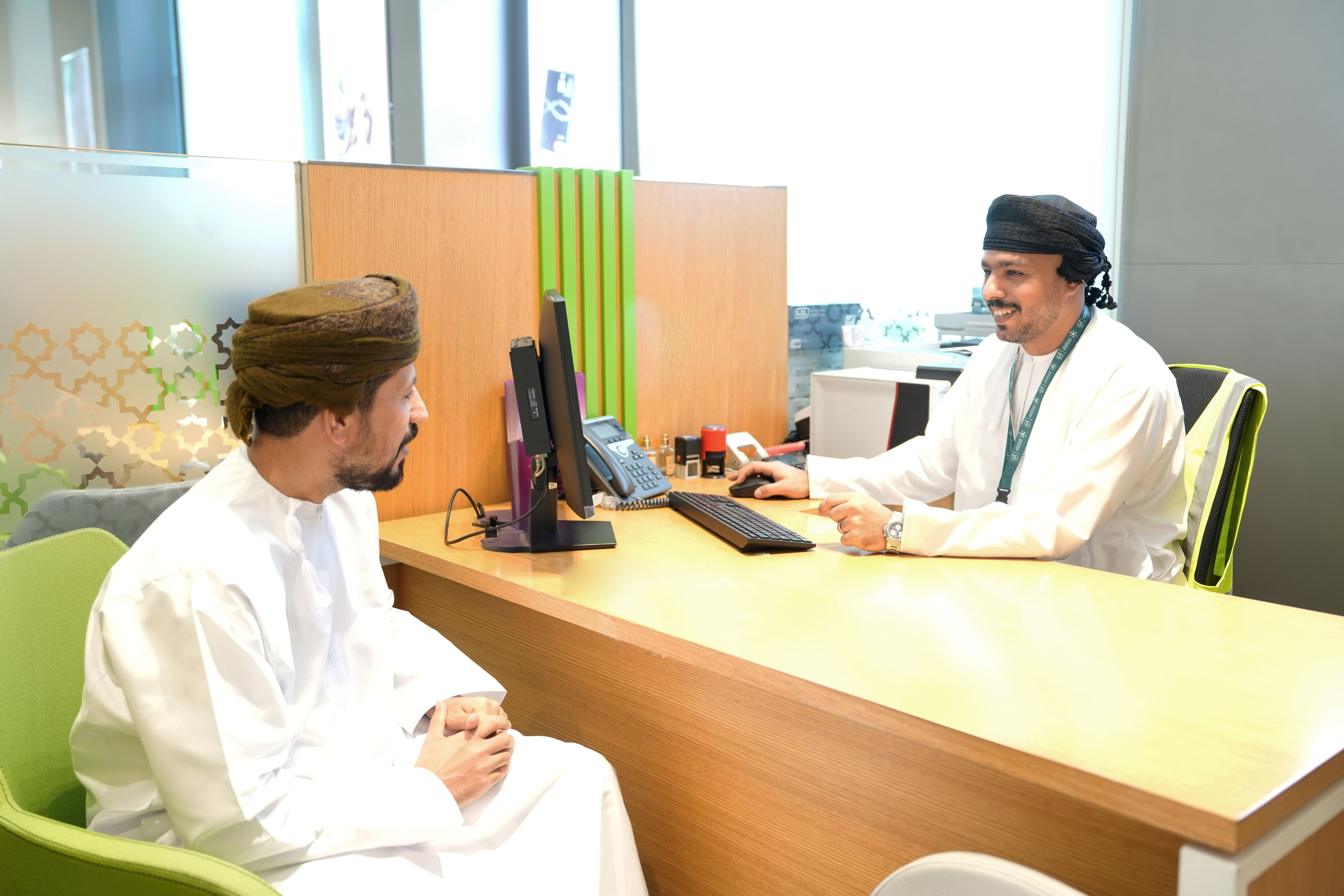 عملاء ظفار الإسلامي.jpg