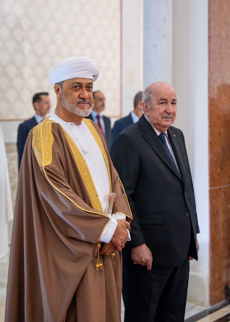 جلالة السلطان اللقاء الودي الجزائر  (8).jpg